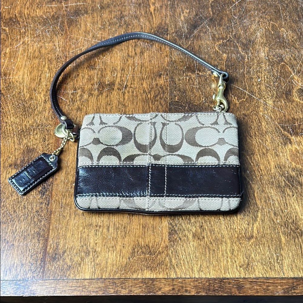 Coach‎ Wristlet Wallet